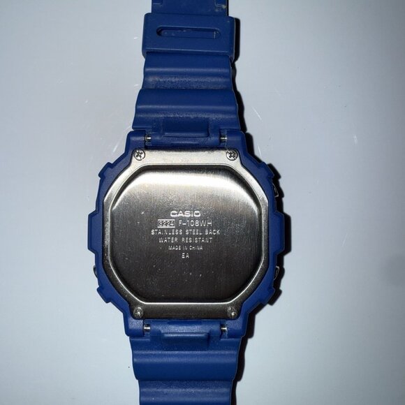 Casio Illuminator Blue Water Resist Digital Watch F108WH - Picture 7 of 7